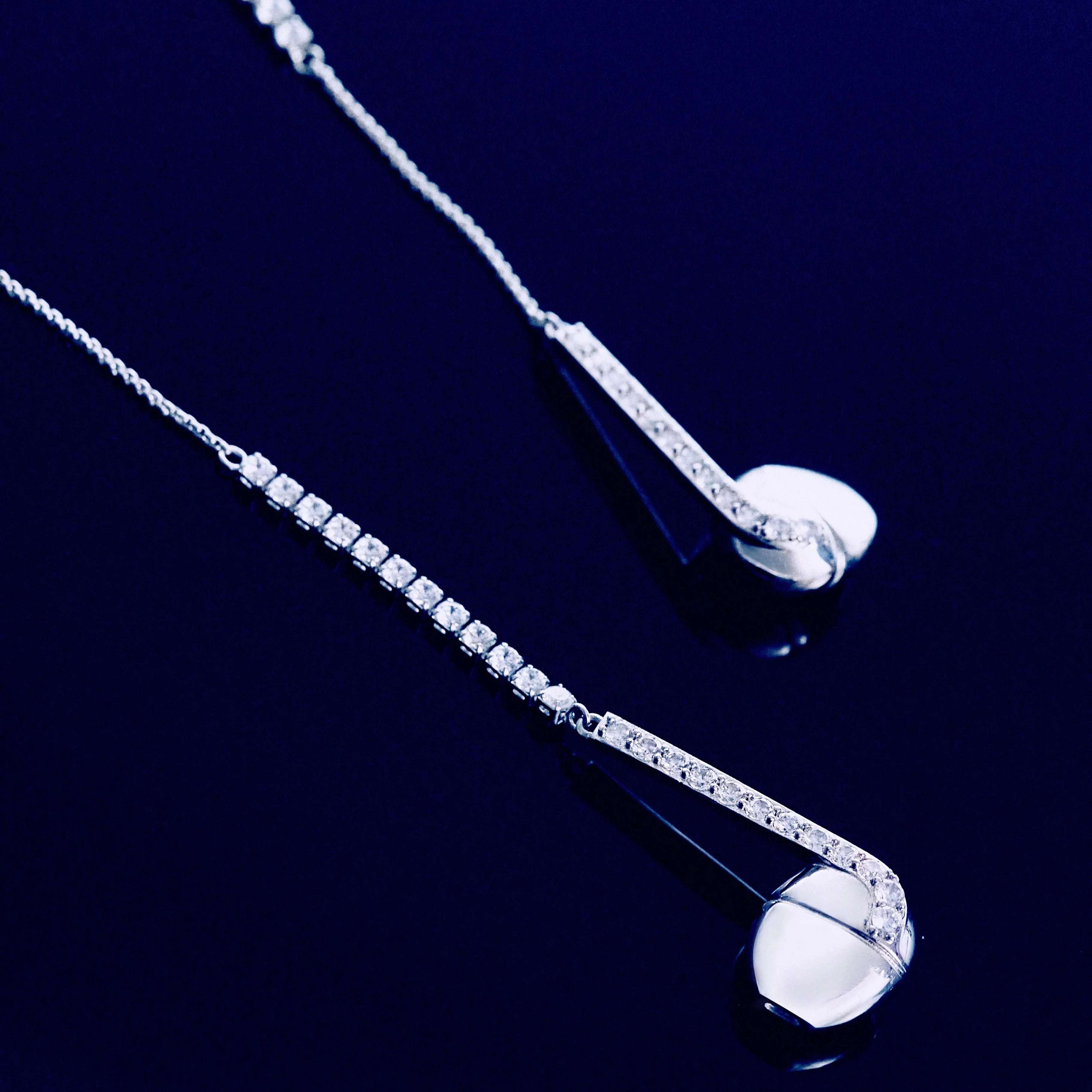 EAST ICE ICEFALL-ICYPODS Apple Air pods' Shape Chain NECKLACE